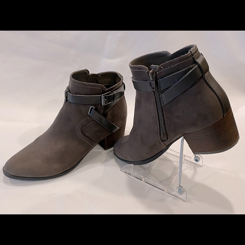 Women’s Unisa Brown Suede Bootie Size 8.5 M
